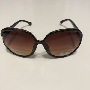 Jessica Simpson sunglasses